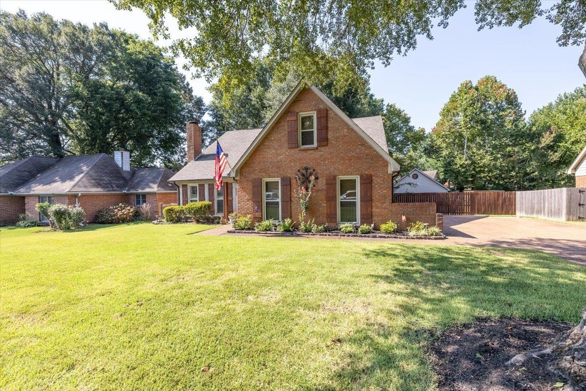 8523 Bazemore Road Memphis, TN 38018 - Photo 25 of 40 a front view of a house with yard and garage
