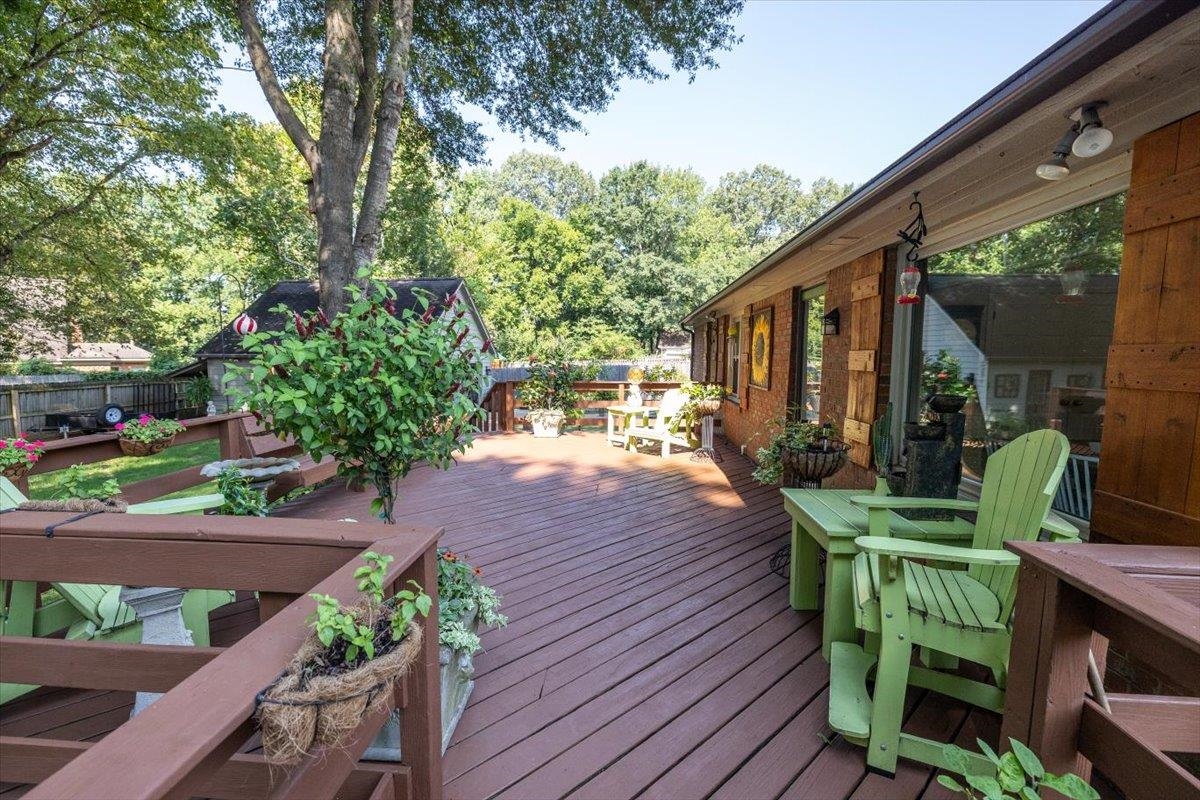 8523 Bazemore Road Memphis, TN 38018 - Photo 27 of 40 a view of a chair and tables in the patio