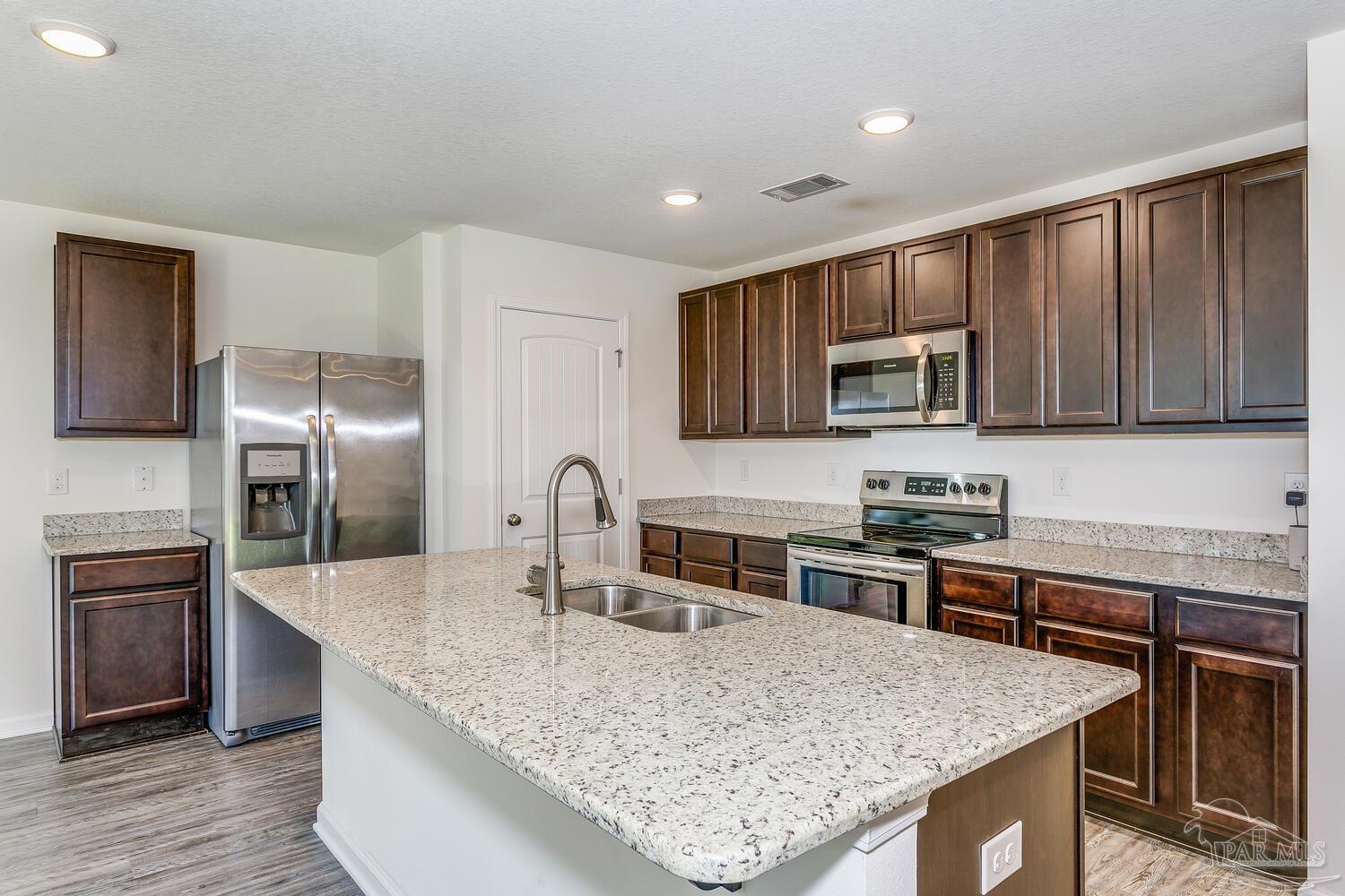 360 Merlin Court Crestview, FL 32539 - Photo 11 of 38 Gallery Image 11