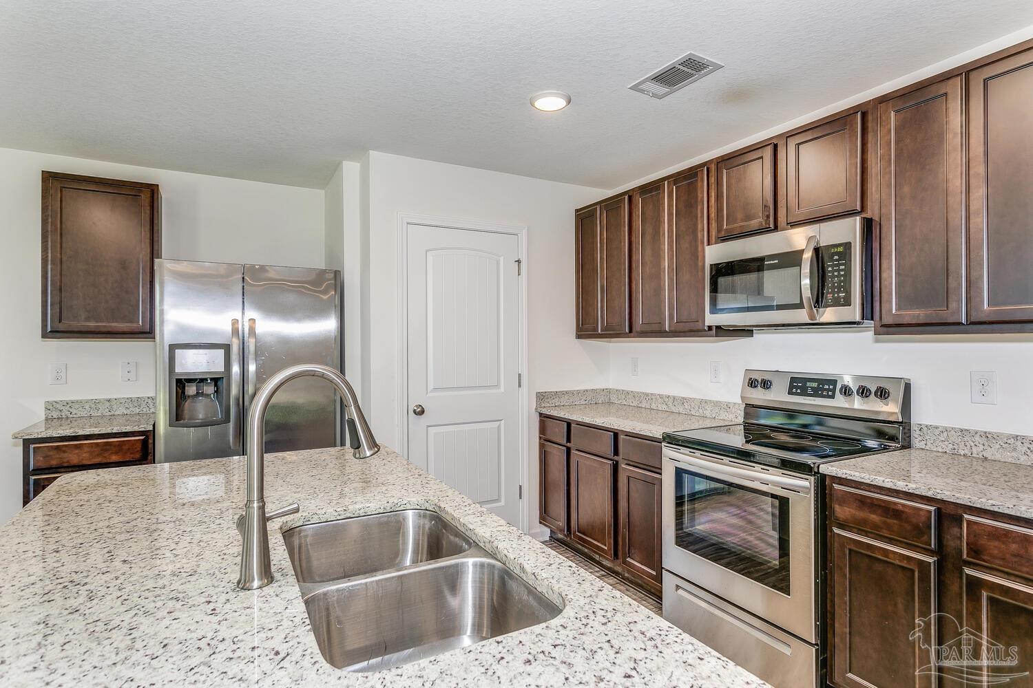 360 Merlin Court Crestview, FL 32539 - Photo 12 of 38 Gallery Image 12