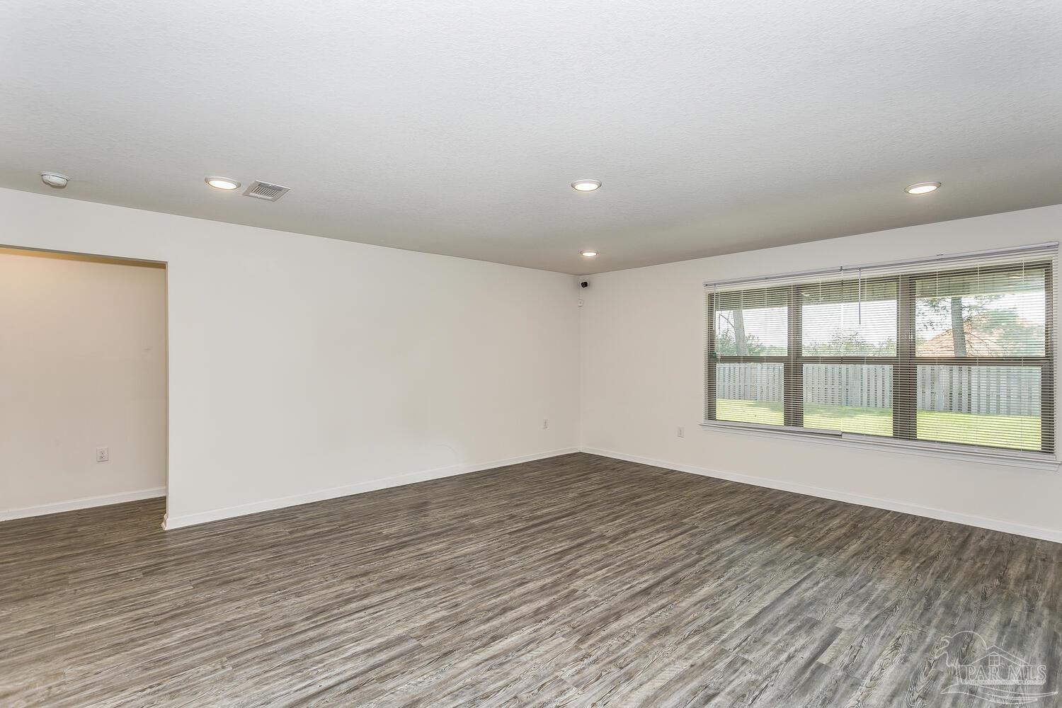 360 Merlin Court Crestview, FL 32539 - Photo 6 of 38 Gallery Image 6