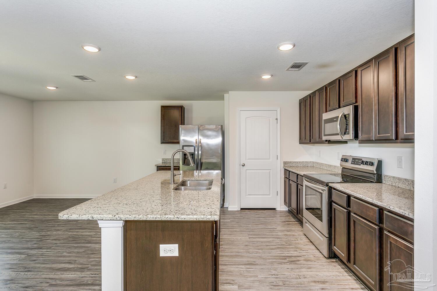 360 Merlin Court Crestview, FL 32539 - Photo 10 of 38 Gallery Image 10