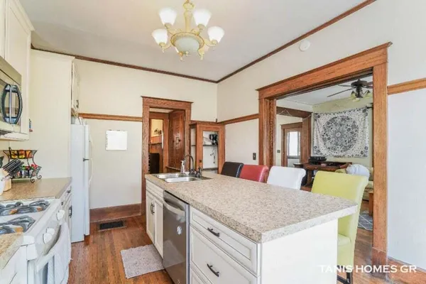 $474,900 | 201 Lafayette Avenue Northeast, Grand Rapids, MI 49503