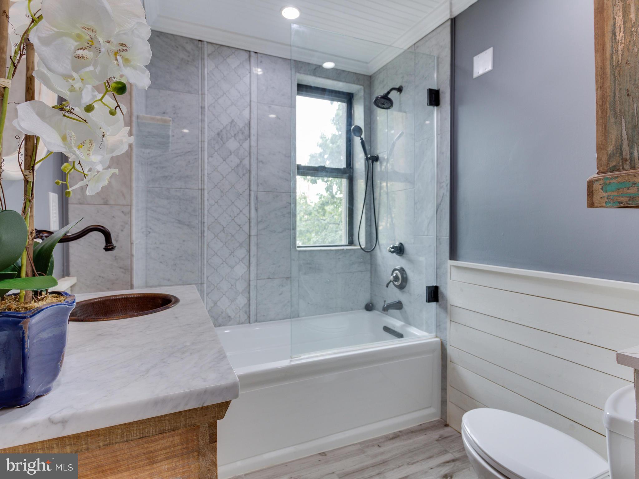 3616 Connecticut Avenue Northwest, Unit 300 Washington, DC 20008 - Photo 13 of 17 Bath (Master)