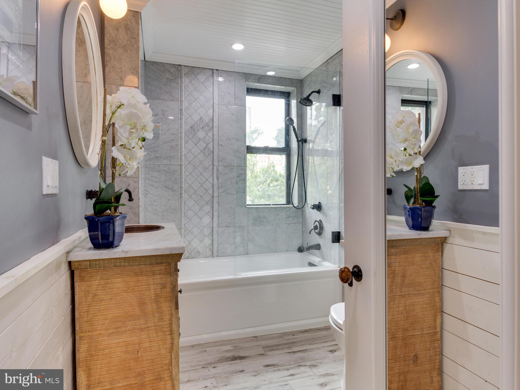 3616 Connecticut Avenue Northwest, Unit 300 Washington, DC 20008 - Photo 14 of 17 Bath (Master)