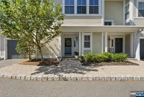$899,000 | 66 South Fullerton Avenue, Unit 8, Montclair, NJ 07042