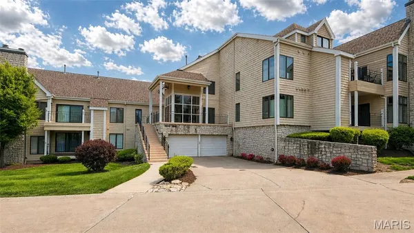 $279,000 | 1614 Lake Knoll Drive, Unit 1L, Lake St. Louis, MO 63367