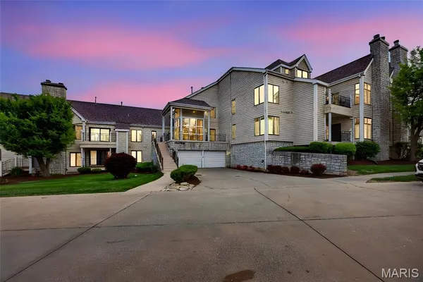$279,000 | 1614 Lake Knoll Drive, Unit 1L, Lake St. Louis, MO 63367