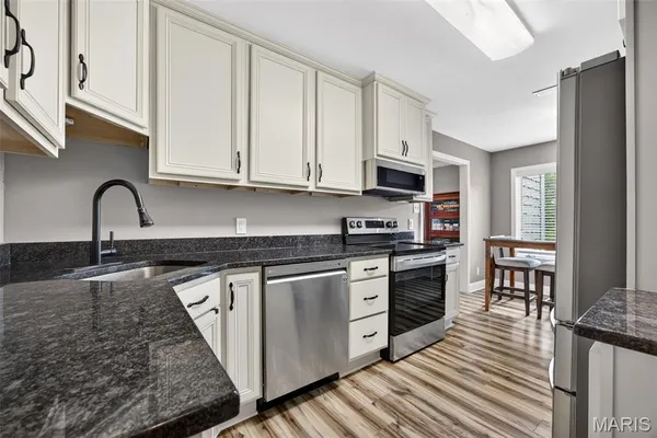 $279,000 | 1614 Lake Knoll Drive, Unit 1L, Lake St. Louis, MO 63367