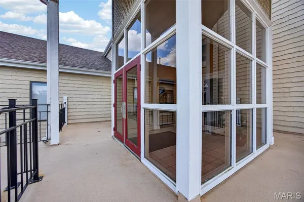$279,000 | 1614 Lake Knoll Drive, Unit 1L, Lake St. Louis, MO 63367