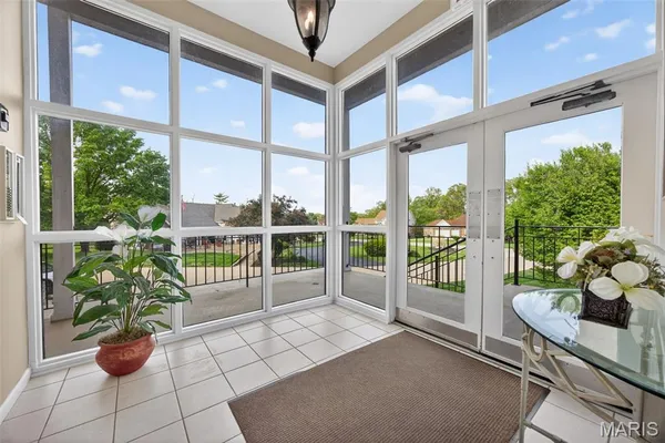 $279,000 | 1614 Lake Knoll Drive, Unit 1L, Lake St. Louis, MO 63367
