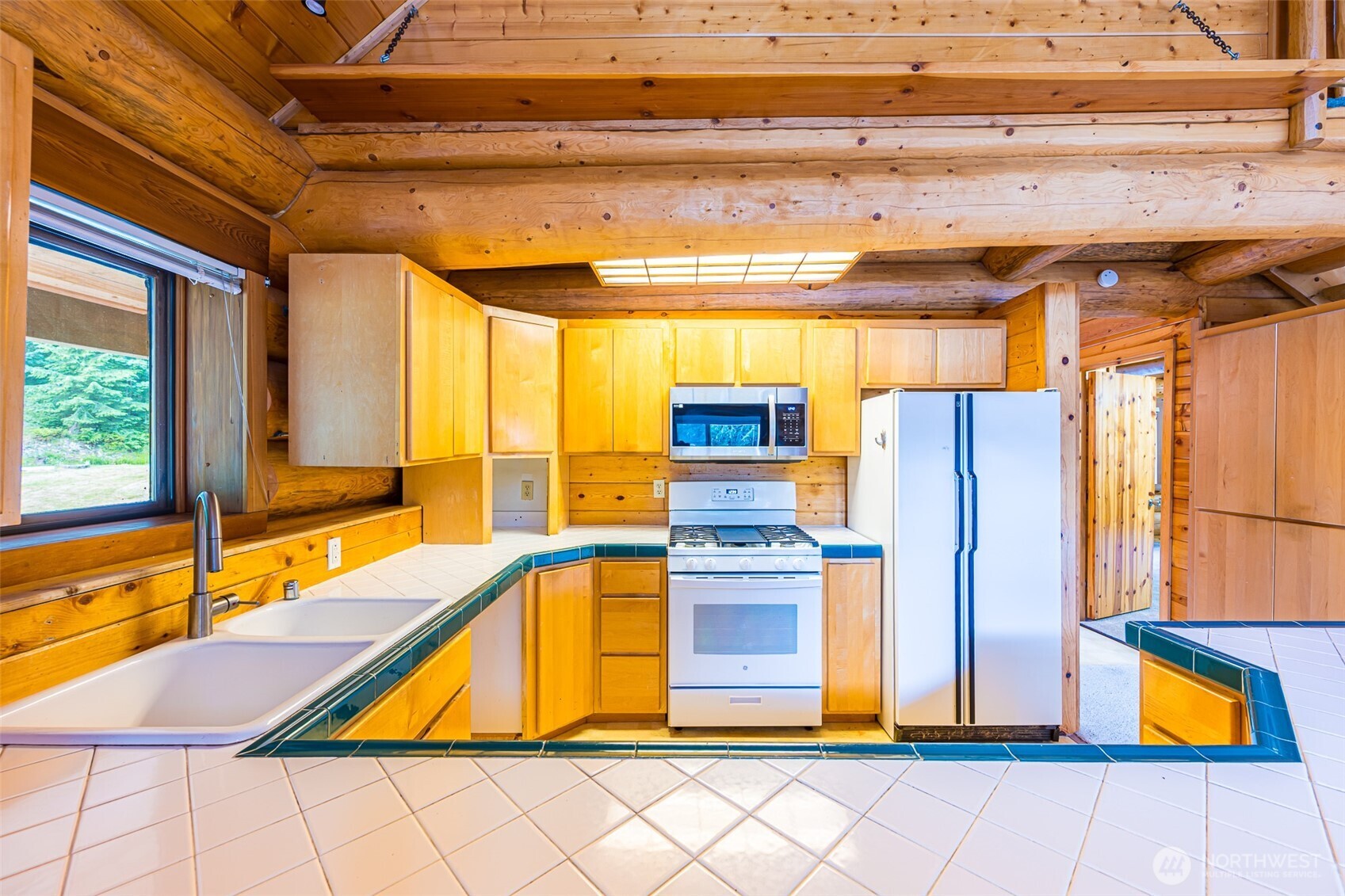 1422 Grauel-Ramapo Road Port Angeles, WA 98363 - Photo 10 of 40 a room with pool table and windows