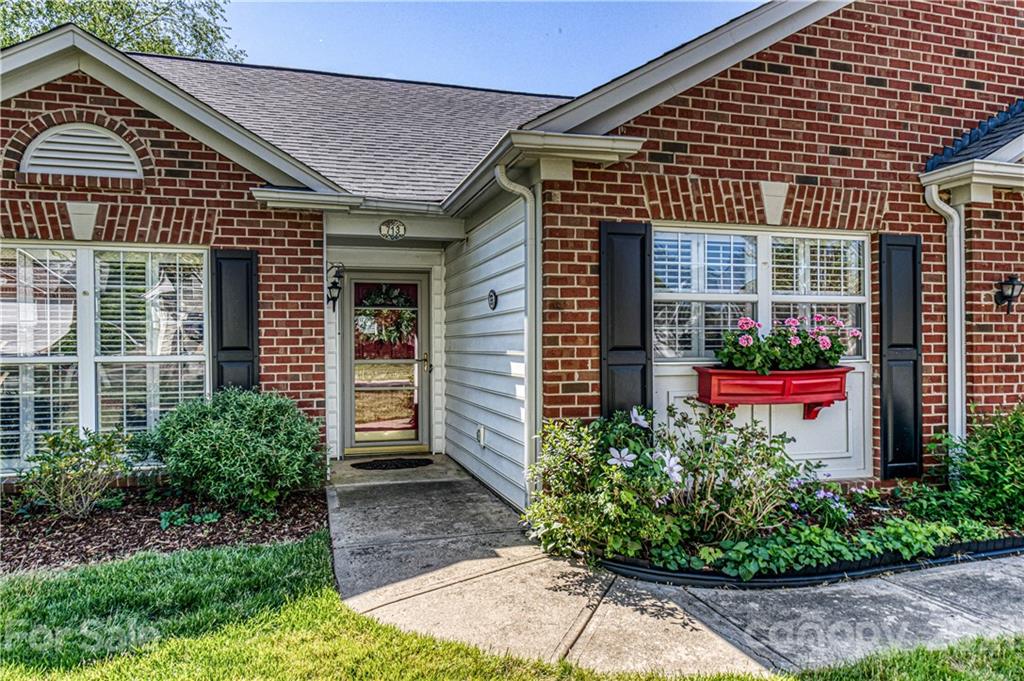 713 Clearbrook Road Matthews, NC 28105 - Photo 2 of 26 Gallery Image 2