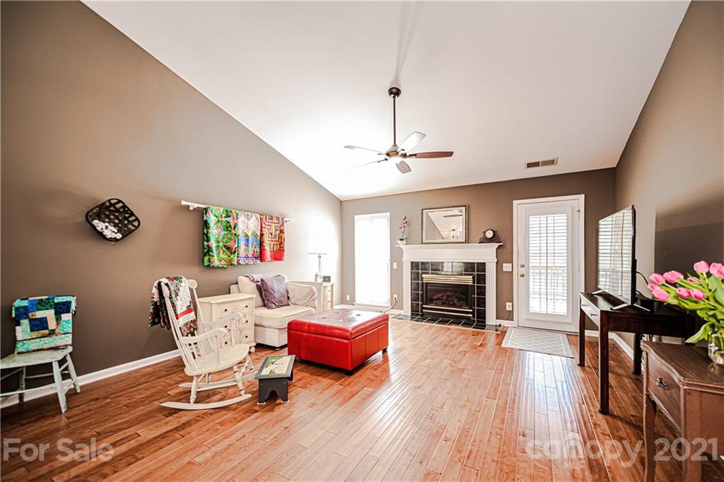713 Clearbrook Road Matthews, NC 28105 - Photo 3 of 26 Gallery Image 3