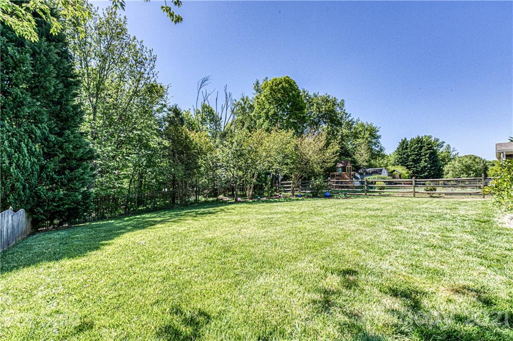 713 Clearbrook Road Matthews, NC 28105 - Photo 23 of 26 Gallery Image 23