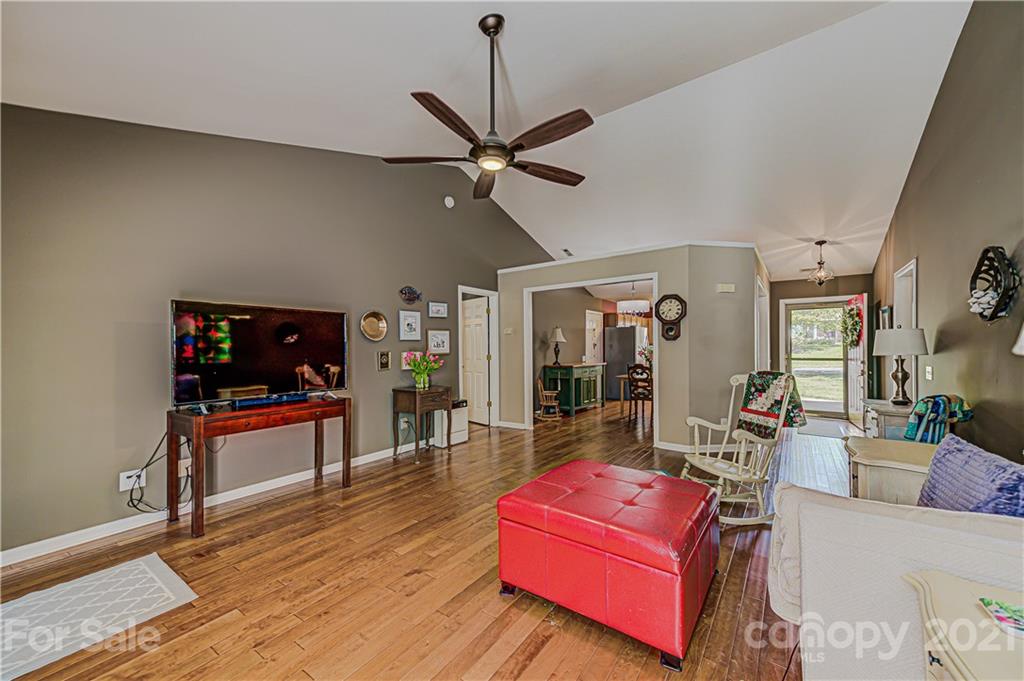 713 Clearbrook Road Matthews, NC 28105 - Photo 5 of 26 Gallery Image 5