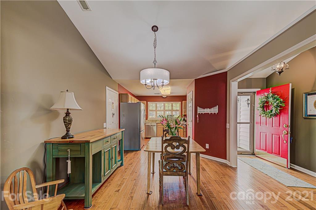 713 Clearbrook Road Matthews, NC 28105 - Photo 6 of 26 Gallery Image 6