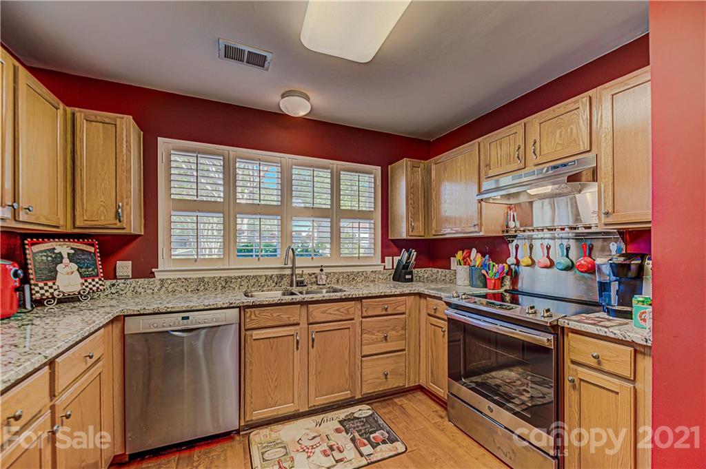 713 Clearbrook Road Matthews, NC 28105 - Photo 8 of 26 Gallery Image 8