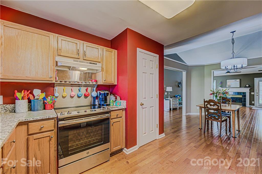 713 Clearbrook Road Matthews, NC 28105 - Photo 9 of 26 Gallery Image 9