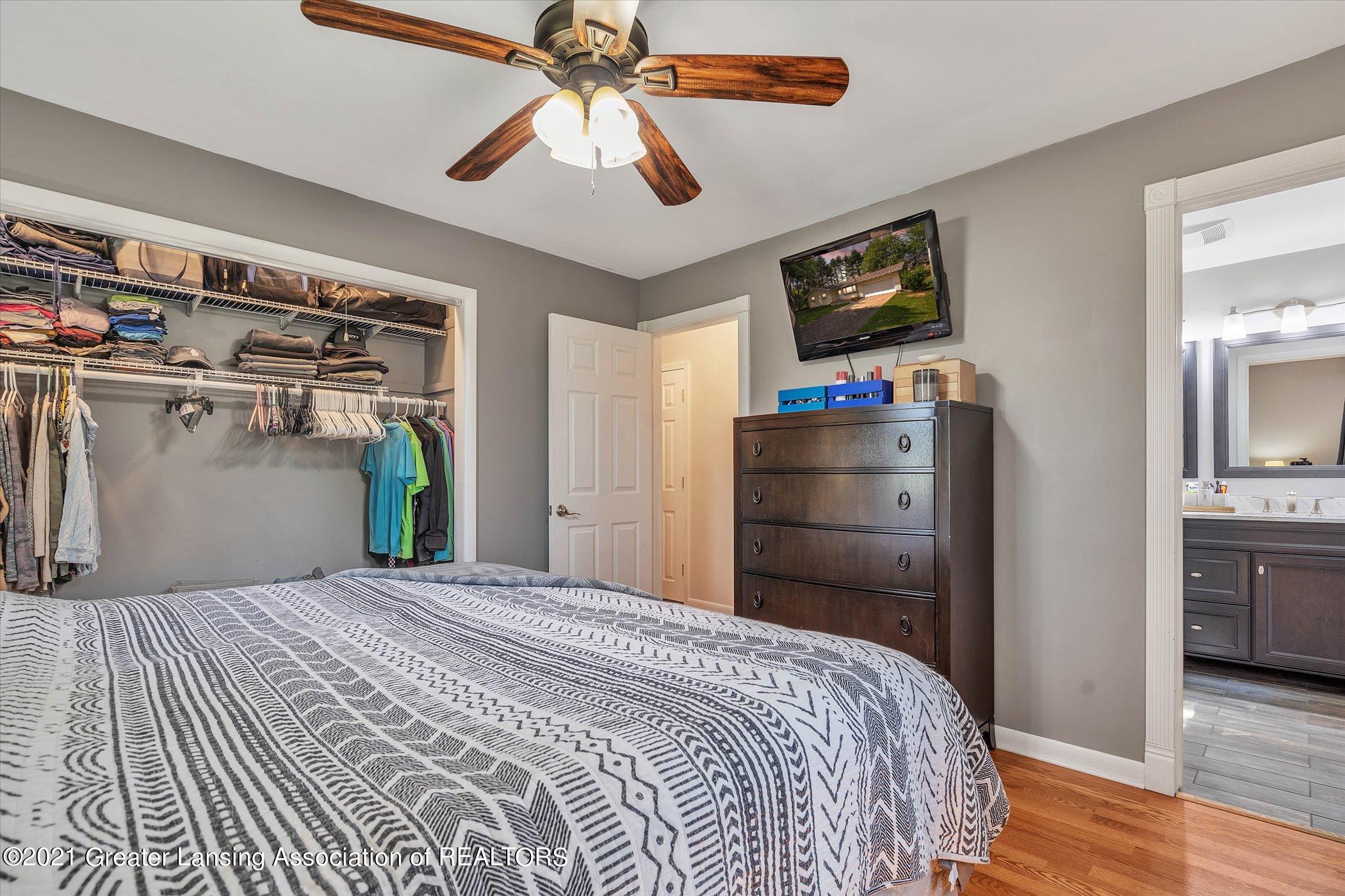 3900 West Grand River Road Owosso, MI 48867 - Photo 25 of 38 26-3900 W Grand River Rd-WindowStill-Rea