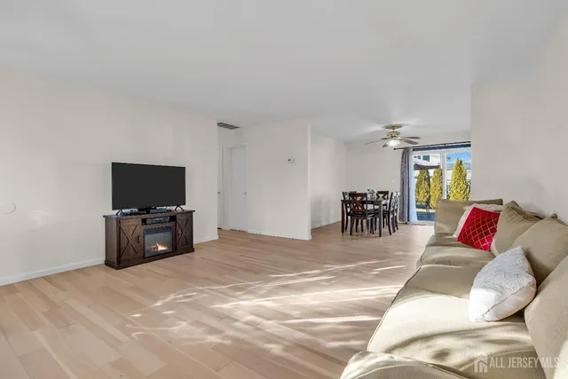 $535,000 | 37 10th Avenue, Monroe Township, NJ 08831