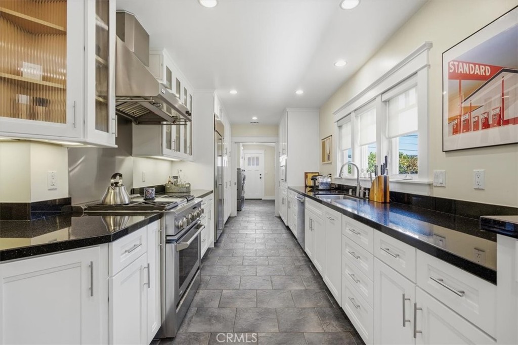 419 Virginia Street El Segundo, CA 90245 - Photo 12 of 41