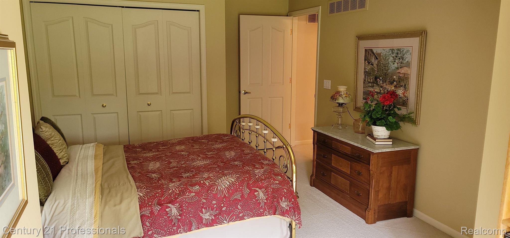 1101 Rock Valley Drive Rochester, MI 48307 - Photo 27 of 41 Bedroom 2