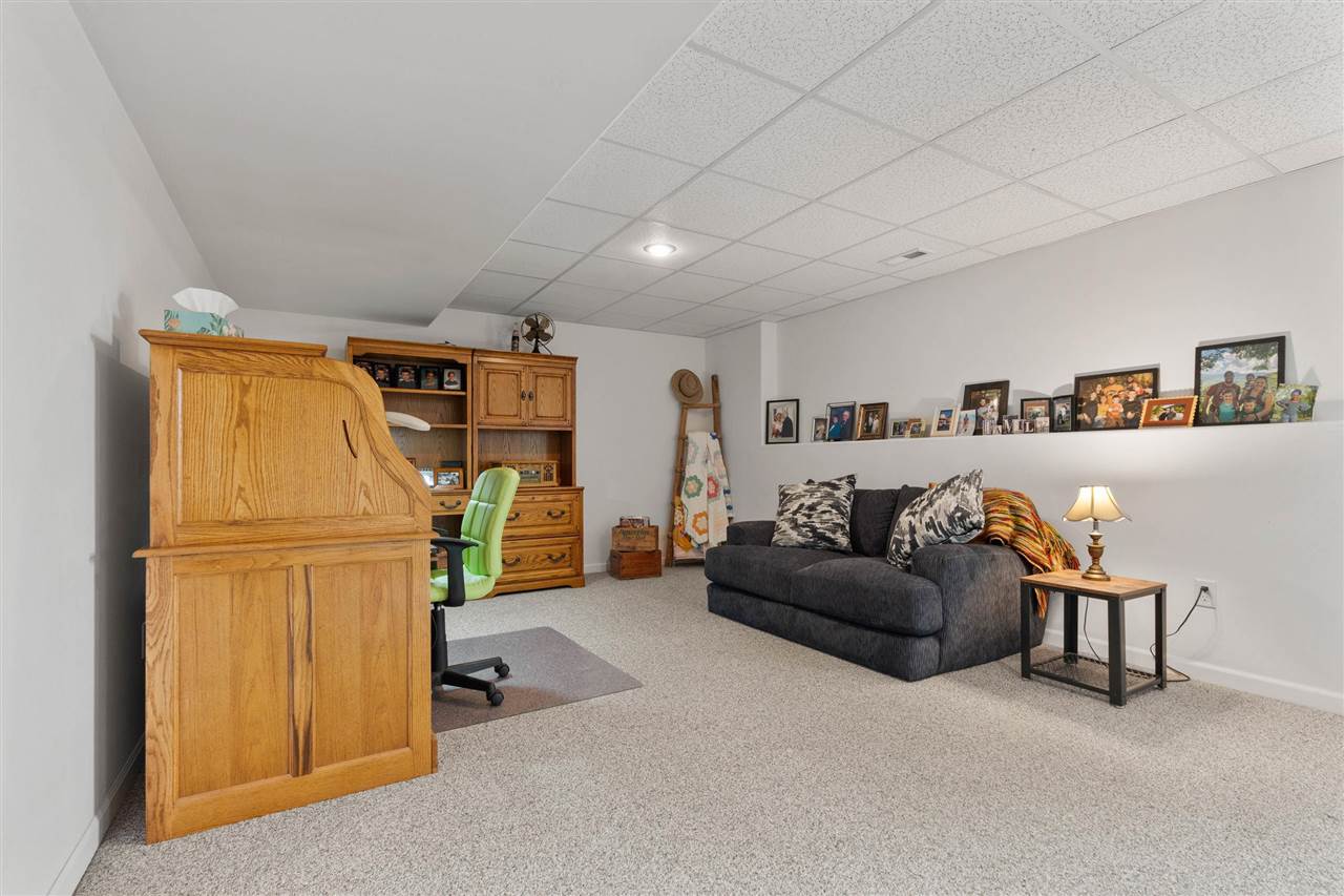 5709 Oak Crest Hill Road Southeast Riverside, IA 52327 - Photo 35 of 70 Gallery Image 35