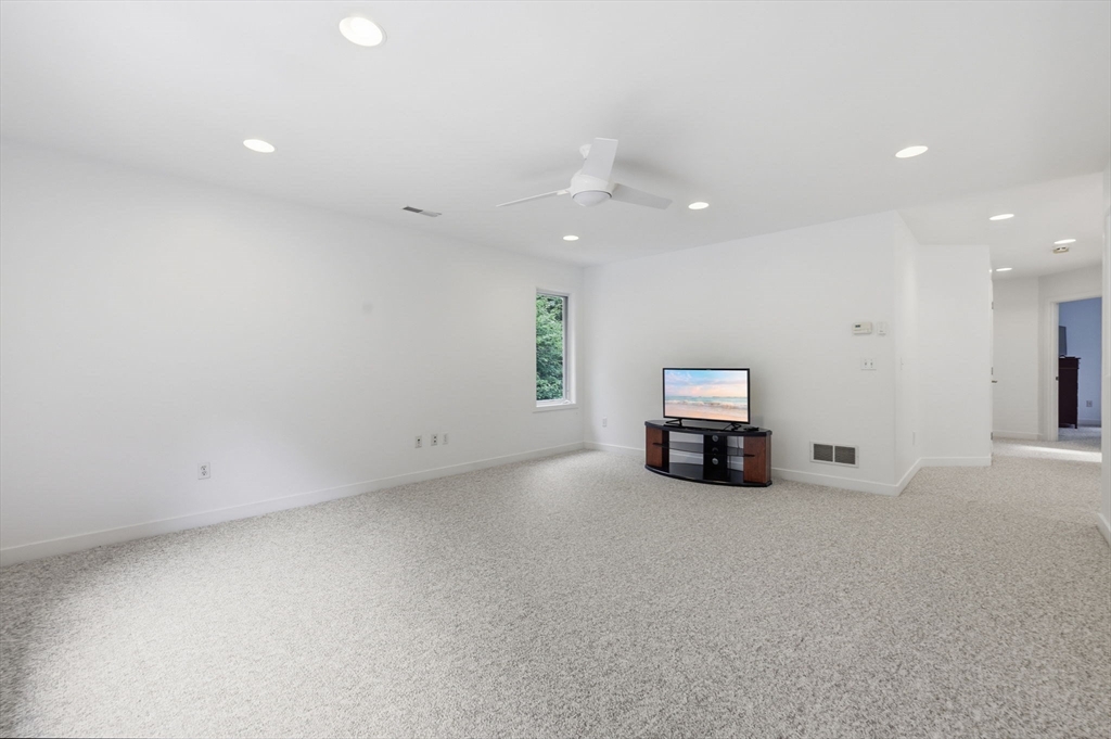 15 Merrill Road Merrimack, NH 03054 - Photo 20 of 40 Gallery Image 20