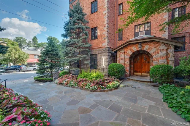 $550,000 | 45 Pondfield Road West, Unit 4C, Bronxville, NY 10708