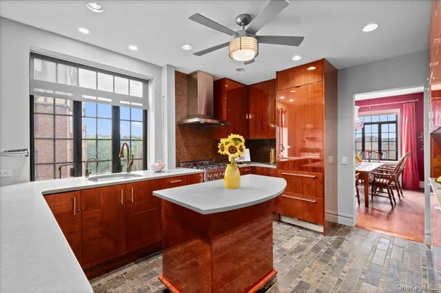 $550,000 | 45 Pondfield Road West, Unit 4C, Bronxville, NY 10708