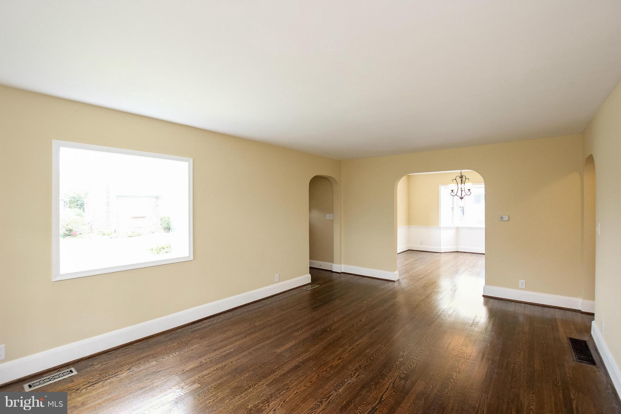 2701 Alden Road Baltimore, MD 21234 - Photo 11 of 30 Living Room