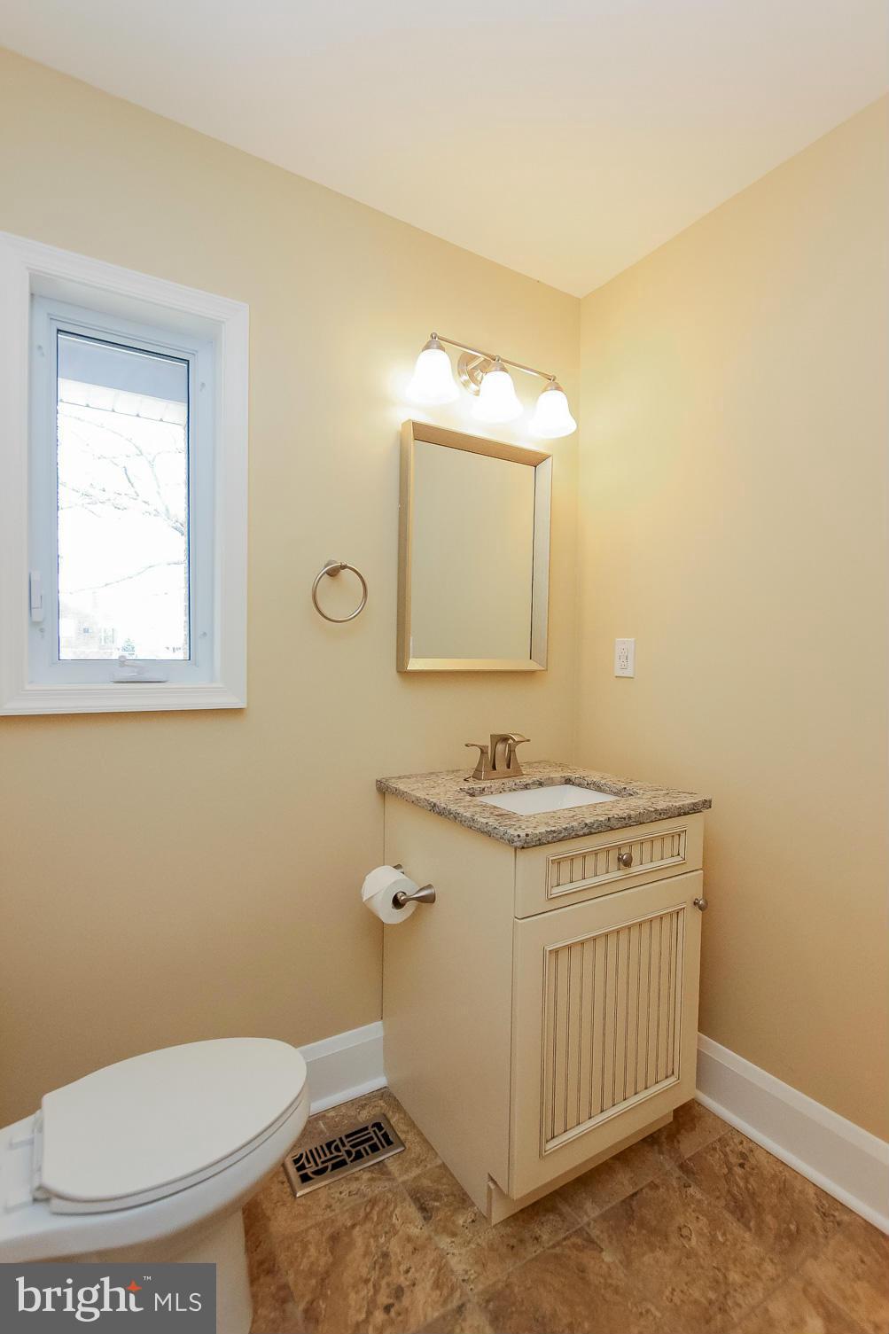 2701 Alden Road Baltimore, MD 21234 - Photo 15 of 30 Bath