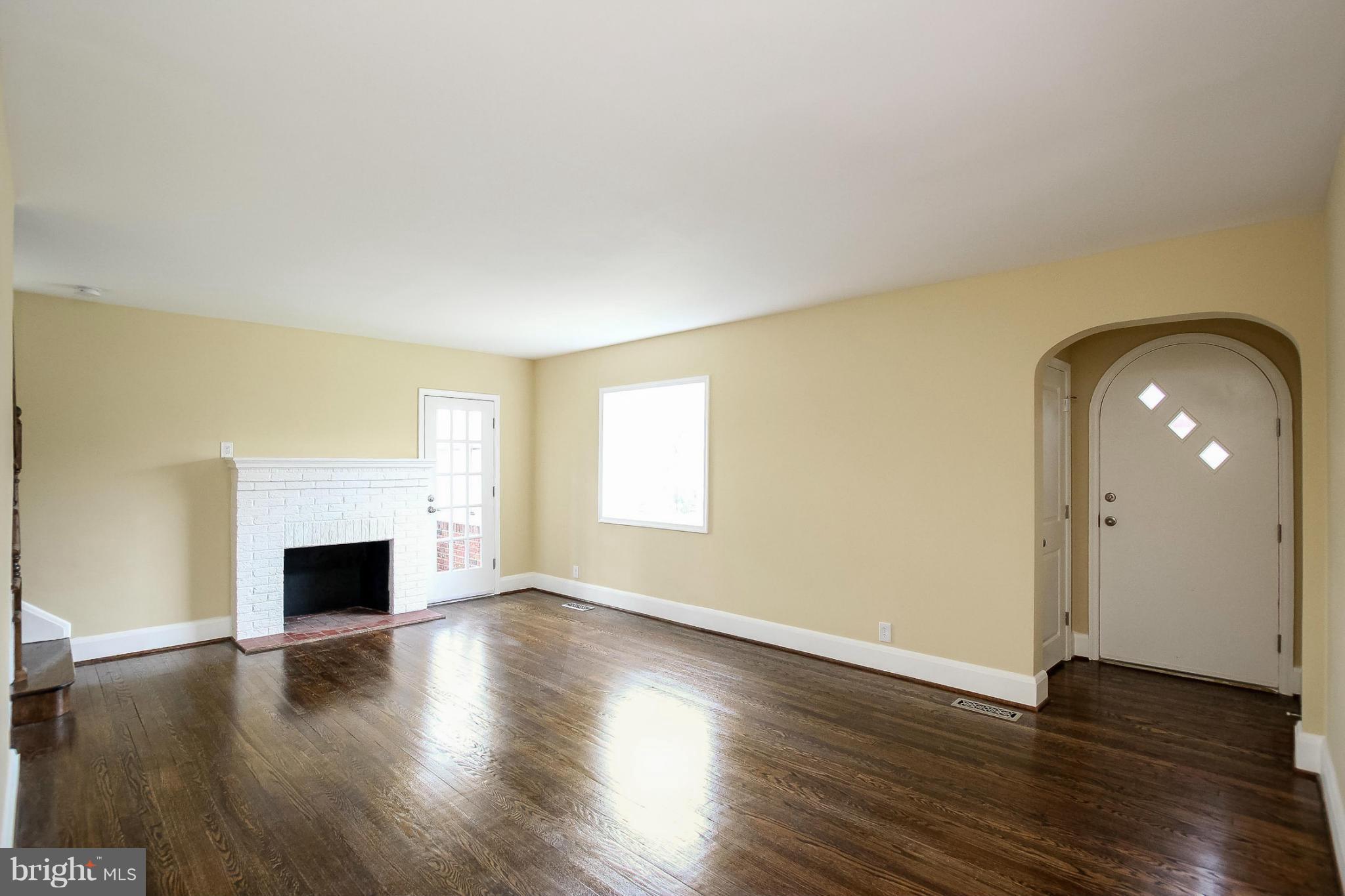 2701 Alden Road Baltimore, MD 21234 - Photo 10 of 30 Living Room