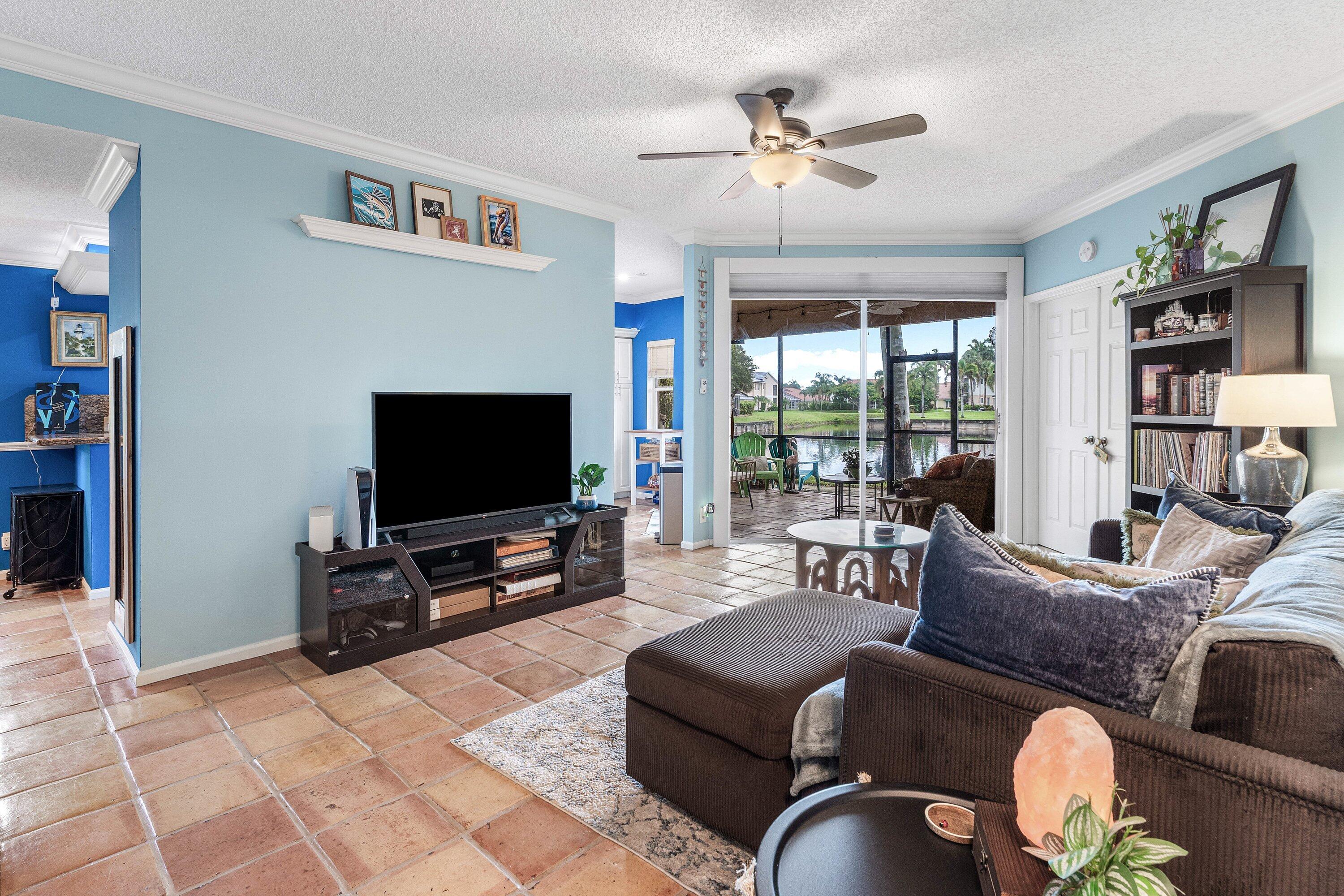 23140 Island View, Unit 1 Boca Raton, FL 33433 - Photo 6 of 22 Living Room