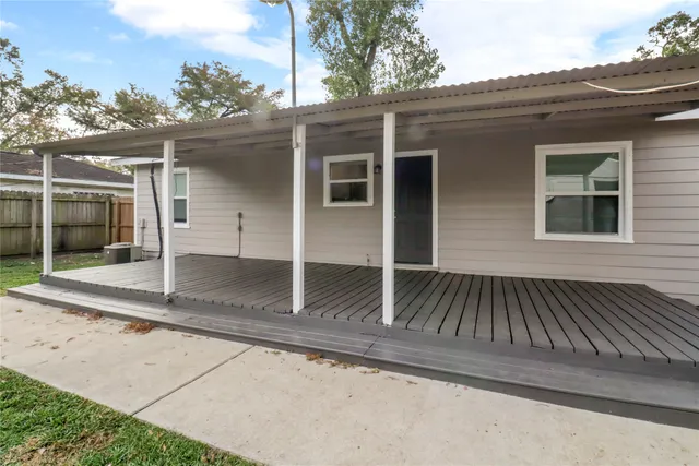 $179,000 | 916 North Chenango Street, Angleton, TX 77515