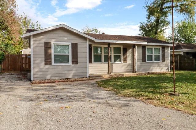 $179,000 | 916 North Chenango Street, Angleton, TX 77515