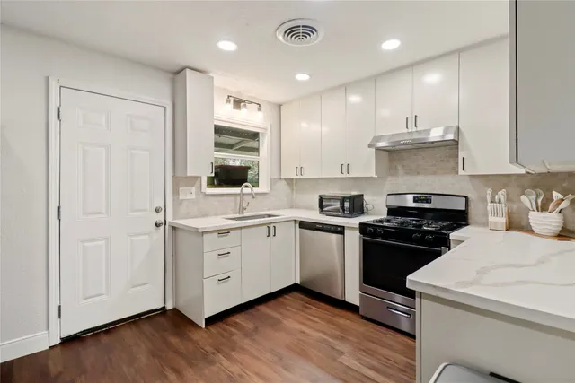 $179,000 | 916 North Chenango Street, Angleton, TX 77515