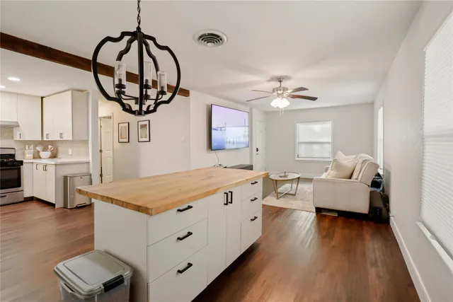 $179,000 | 916 North Chenango Street, Angleton, TX 77515