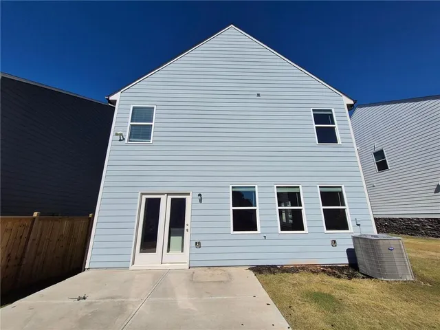 a view of a large white house