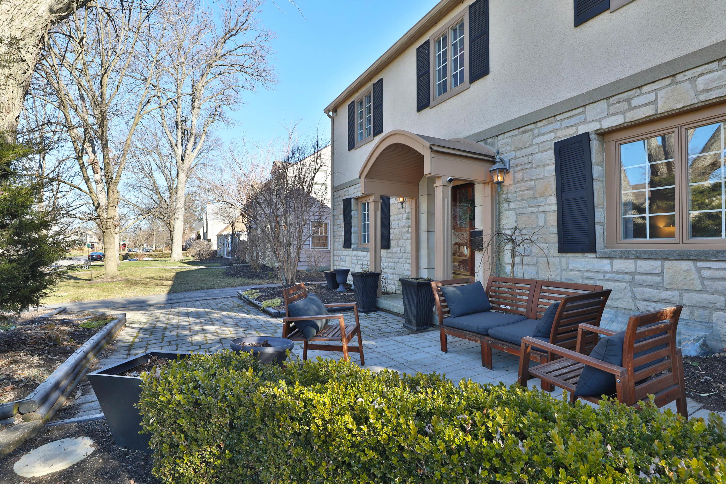 240 South Stanwood Road Columbus, OH 43209 - Photo 3 of 56