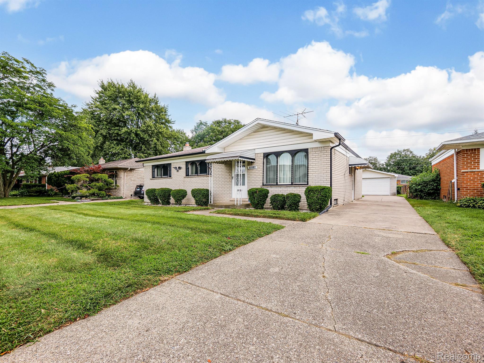14144 Martin Road Warren, MI 48088 - Photo 2 of 17 Gallery Image 2