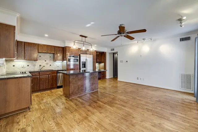 $1,350 | 1449 Heights Boulevard, Unit 110, Houston, TX 77008