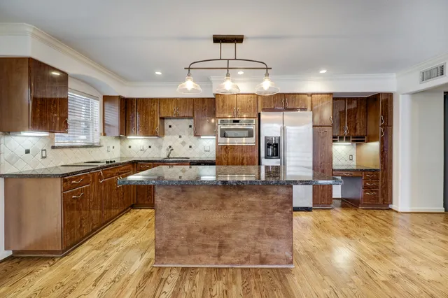 $1,350 | 1449 Heights Boulevard, Unit 110, Houston, TX 77008