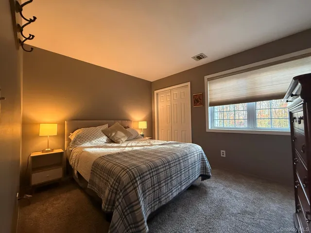 $889,000 | 40 Winnecomac Circle, Kings Park, NY 11754