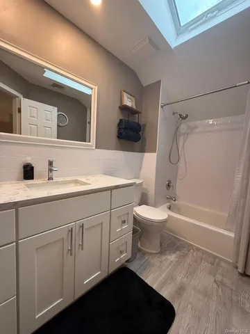 $889,000 | 40 Winnecomac Circle, Kings Park, NY 11754