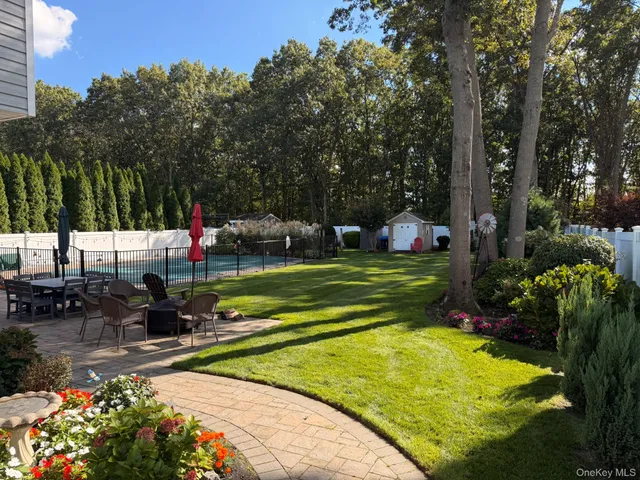 $889,000 | 40 Winnecomac Circle, Kings Park, NY 11754