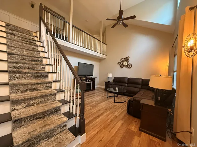 $889,000 | 40 Winnecomac Circle, Kings Park, NY 11754