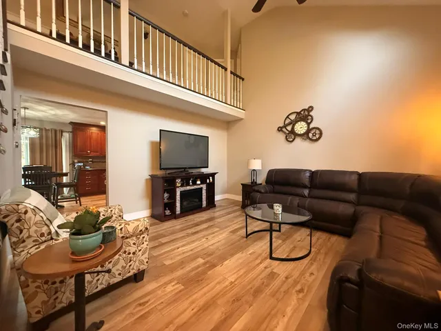 $889,000 | 40 Winnecomac Circle, Kings Park, NY 11754