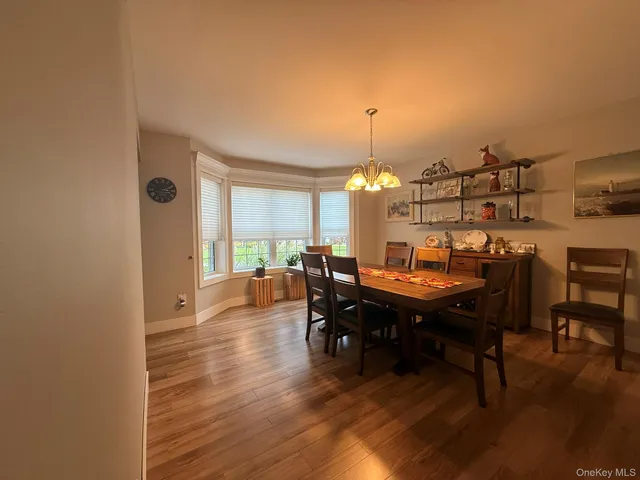 $889,000 | 40 Winnecomac Circle, Kings Park, NY 11754